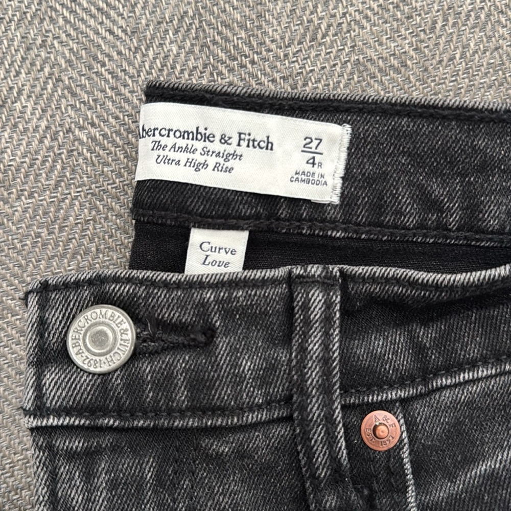 A&F- The Ankle Straight Ultra High Rise Curve Love Jeans - Picture 8 of 16